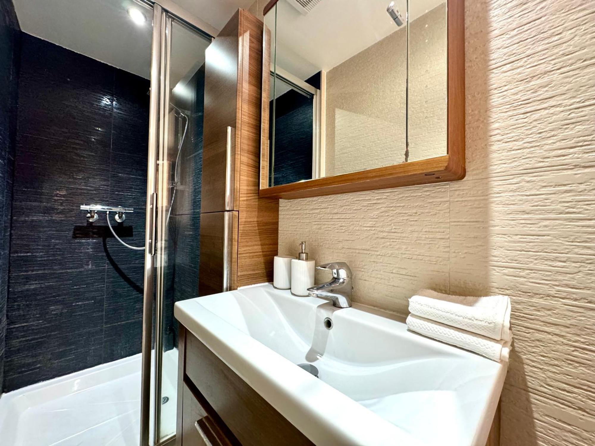 Chic 1 Bedroom Apartment Central London By Wild Екстериор снимка